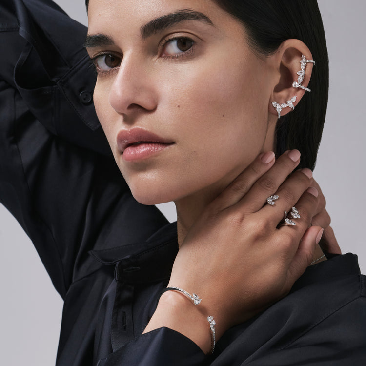 Serti sur Vide イヤーカフ ホワイトゴールド 6個ペアカットダイヤモンド