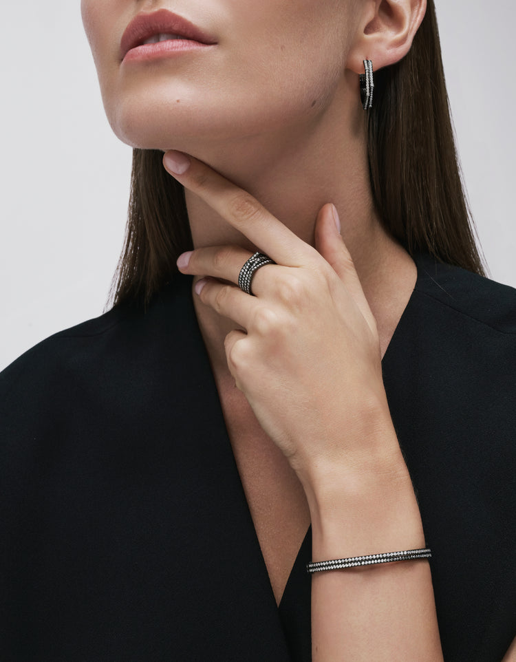 Antifer 2連イヤリング、ミディアム、ブラックゴールド、パヴェダイヤモンド