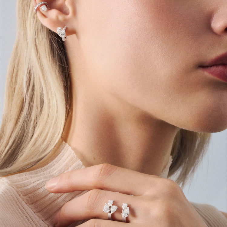 Serti sur Vide リング ホワイトゴールド 5個ペアカットダイヤモンド