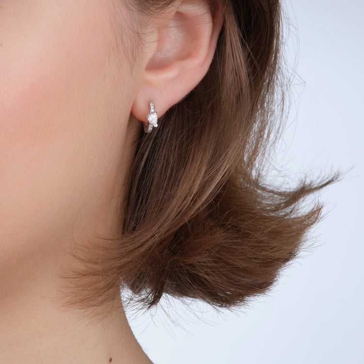 Serti sur Vide ピアス ホワイトゴールド