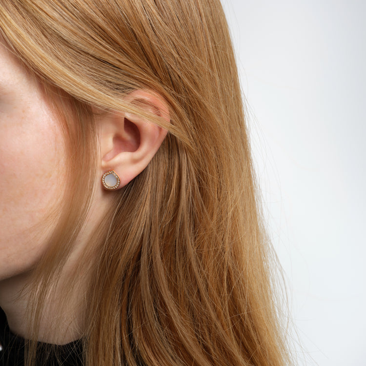 Antiferスタッドピアス ピンクゴールド、マザーオブパール