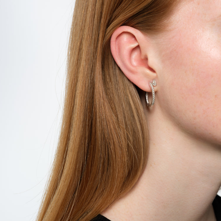 Serti sur Vide フープピアス　ホワイトゴールド　ペアシェイプダイヤモンド1石