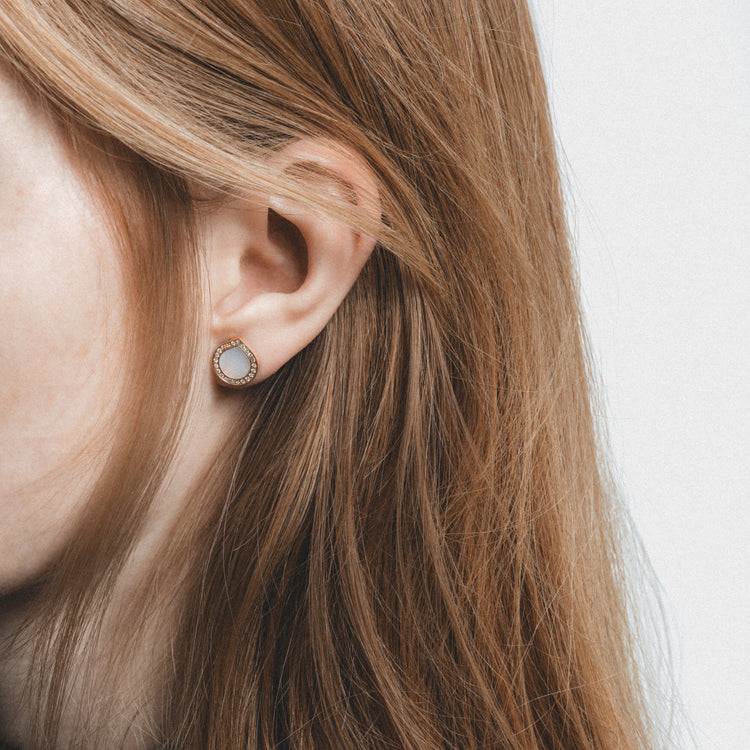 Antiferスタッドピアス ピンクゴールド、マザーオブパール